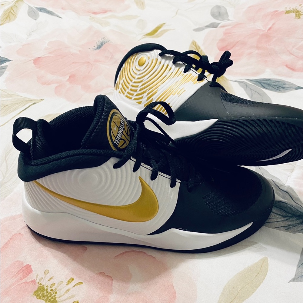 Nike Team Hustle D9